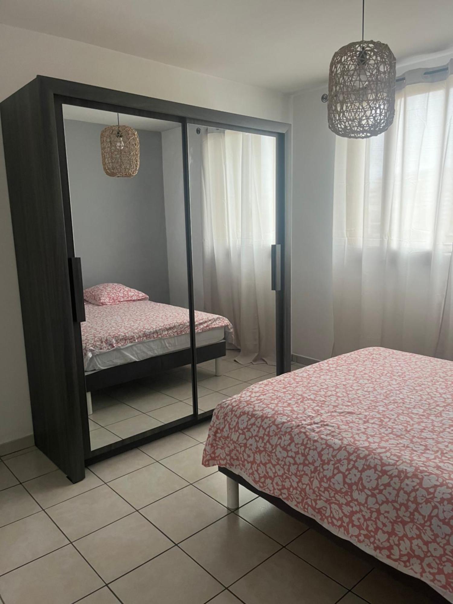 Appart T3 Proche Metro -Draps Et Serviettes Inclus Marseille Luaran gambar